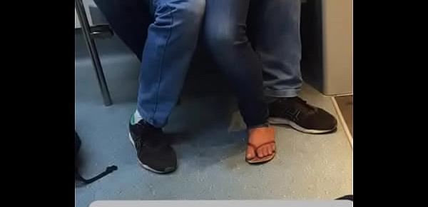  NO RIO DE JANEIRO DENTRO DO TREM CASAL FAZENDO ORGIAS